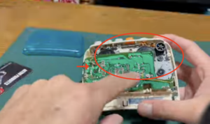 Panasonic RQ-CW05 カセットプレイヤーのゴムベルトが劣化して断裂している状態