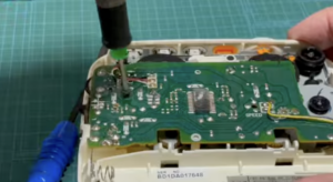 基板とプーリーが確認できるRQ-CW05の内部