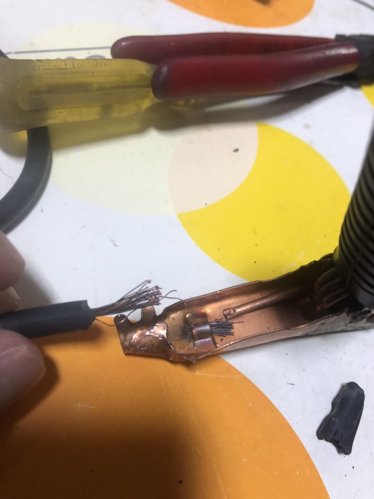 車やバイクのバッテリーあがりで使うバッテリーケーブル配線が断線してしまったので配線を繋げる作業 りゅうちゃん Com